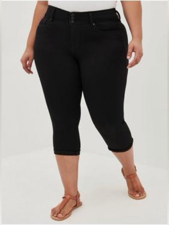 torrid Denim - GUC Torrid black Crop Skinny Jegging Super Soft High-Rise Jean, size 18